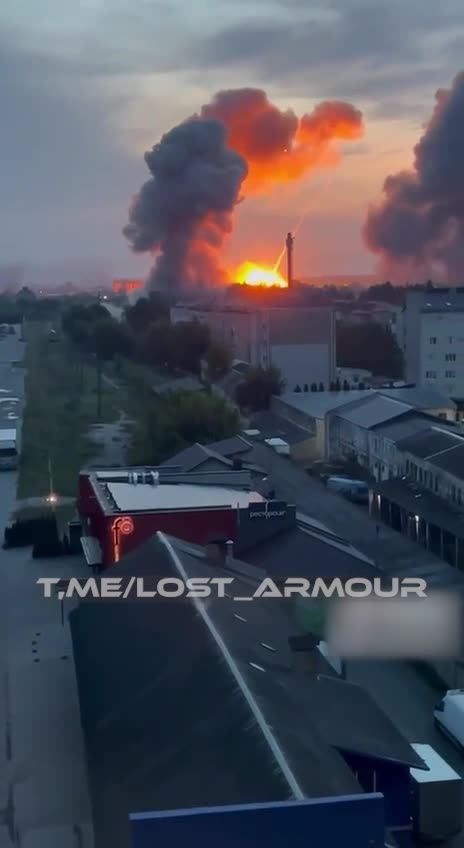 Epic footage of a missile strike on Lutsk