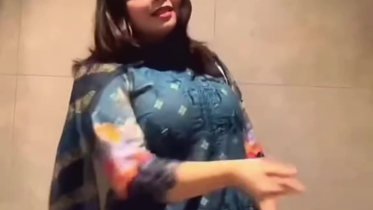 Housewife Hot Dance At Home