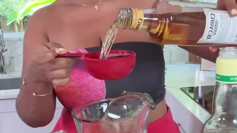 I’m going to 🇯🇲 this weekend so I figured to bring the vibe favorite party drink of all time!