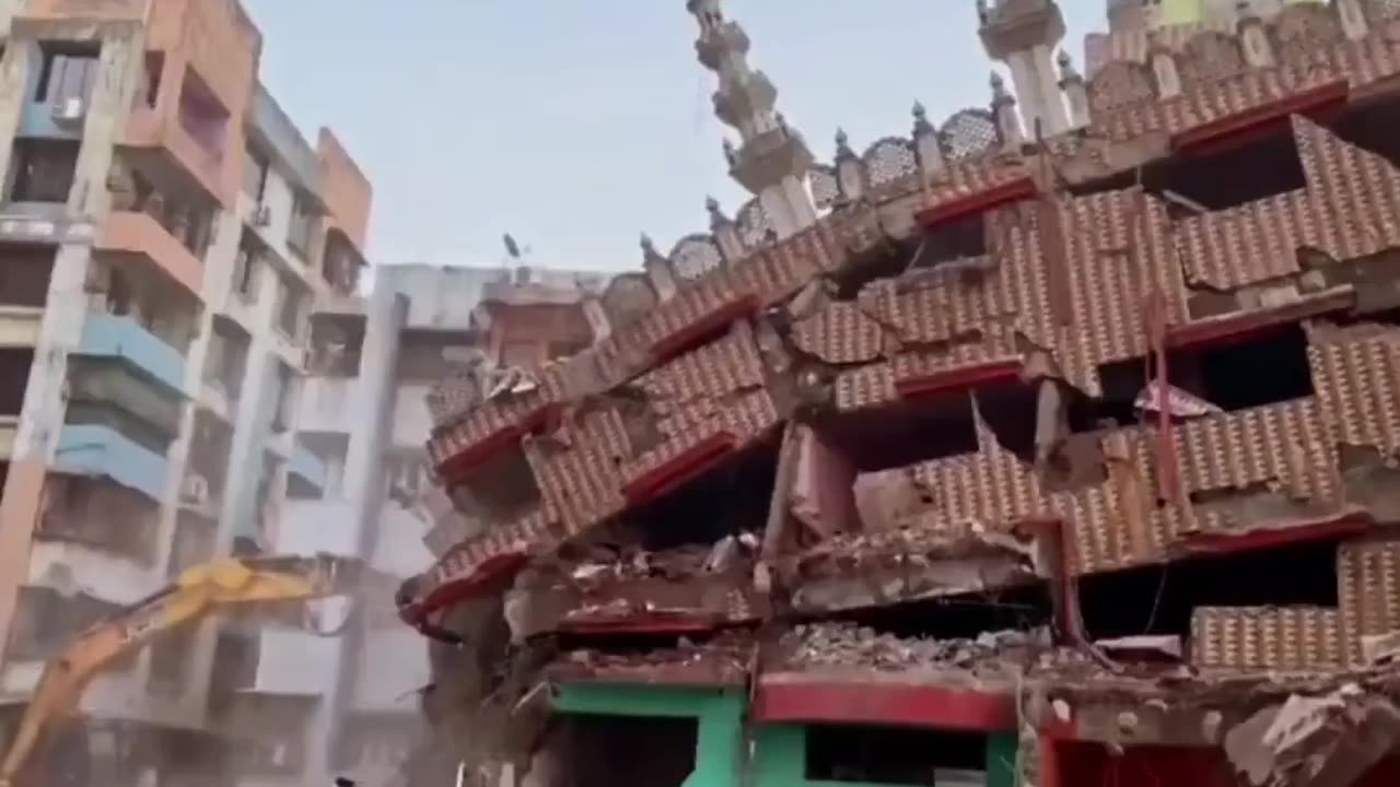 ভার'তে ঐতিহ্যবাহী আল ফালাহ মসজিদকে মাটির সাথে মিশিয়ে দিল হি'ন্দু*ত্ববাদী প্র'সা'শন!