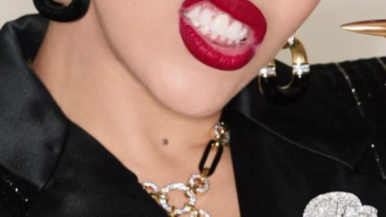 Doja Cat Reveals New Album 'Vie' at 2025 Met Gala With 80s-Inspired Look! - WorldEye