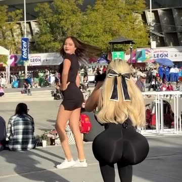 look at her eyes😍🤗