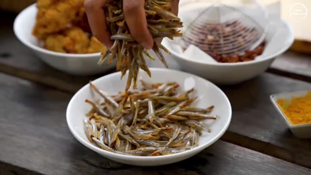 Making Nasi Lemak On A Cold Misty Morning | Wild Cookbook