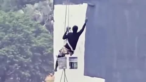 Man Paints City Tower — Should’ve Hired Spider-Man!