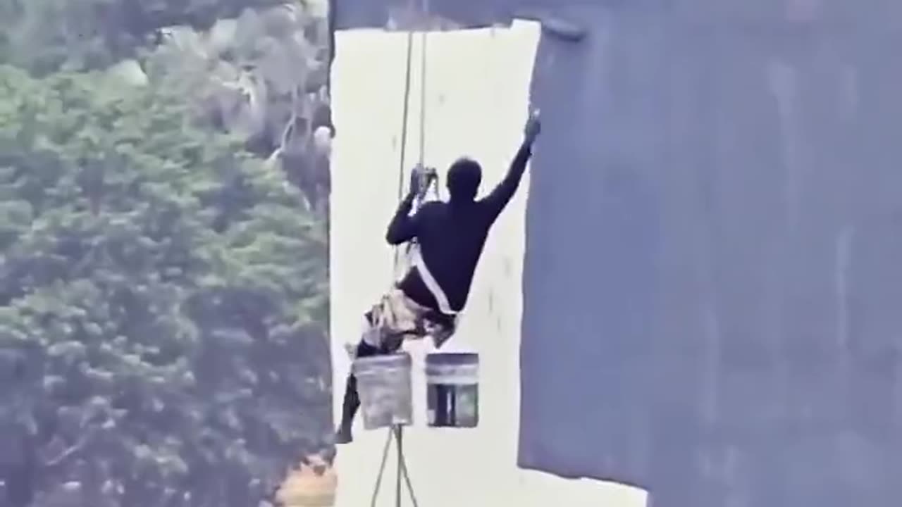 Man Paints City Tower — Should’ve Hired Spider-Man!