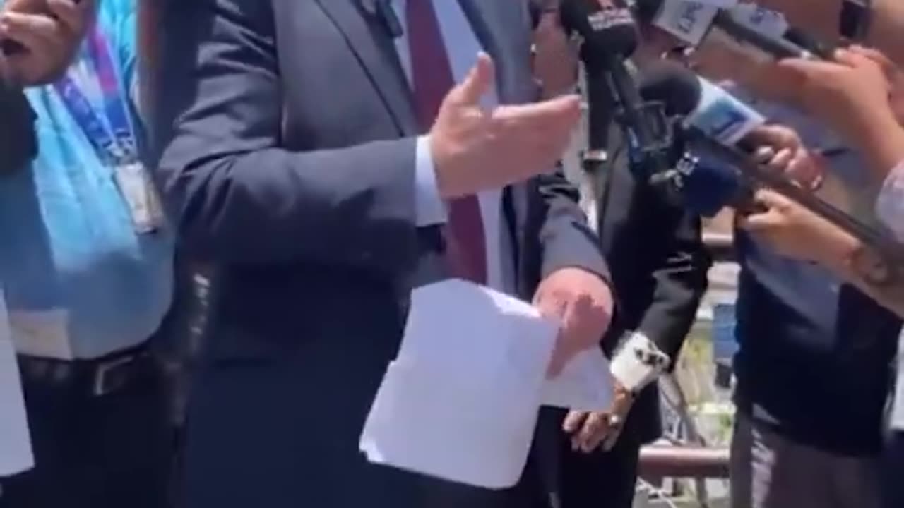 Democrat US Senator Chris Van Hollen is in El Salvador demanding that President
