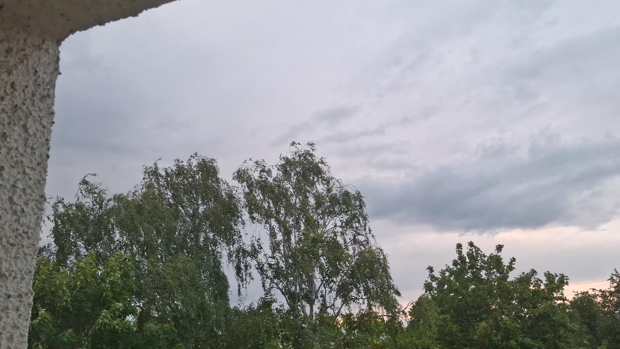 Utsikt från vårt köksfönstret. Kväll 20:20 Örebro 18 Juni 2025