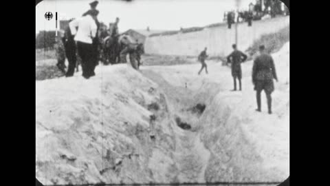 Judenexekution in Libau 1941 (Raw Footage) (UNCENSORED)