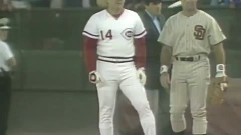Pete Rose passes Ty Cobb to become baseball's all-time hits leader 9-11-1985