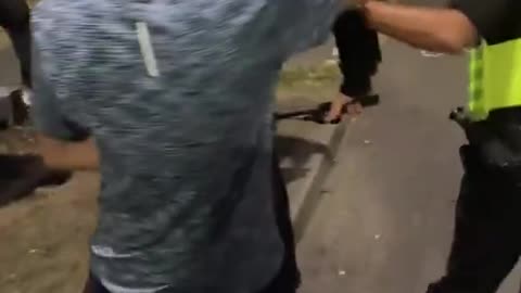 Police went after a kid because he was riding down the street with a flag 🏴󠁧󠁢󠁥󠁮󠁧󠁿🇬🇧🏴󠁧