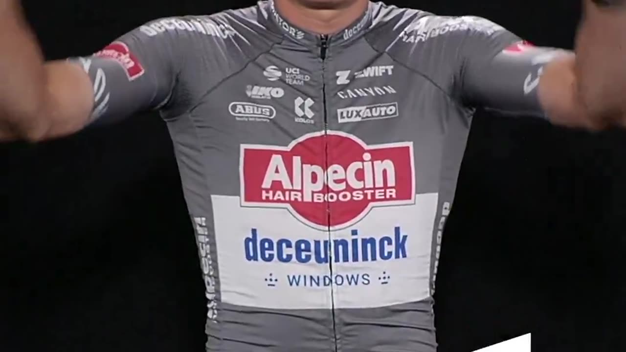 🇧🇪 @JasperPhilipsen wins the first stage of the #TDF2025!