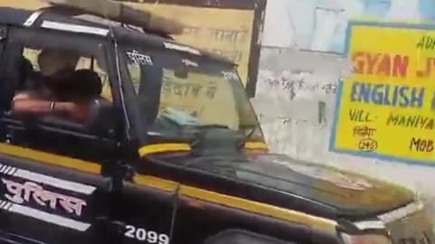 DJ vs Namaaz: Communal Tension Erupts During Religious Procession in Bulandshahr, Stones Hurled!