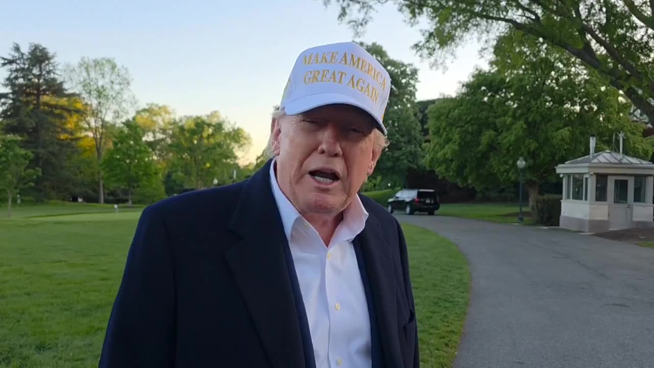 Seconds after stepping off Marine One, Gary Franchi asks Trump about cleaning up courts
