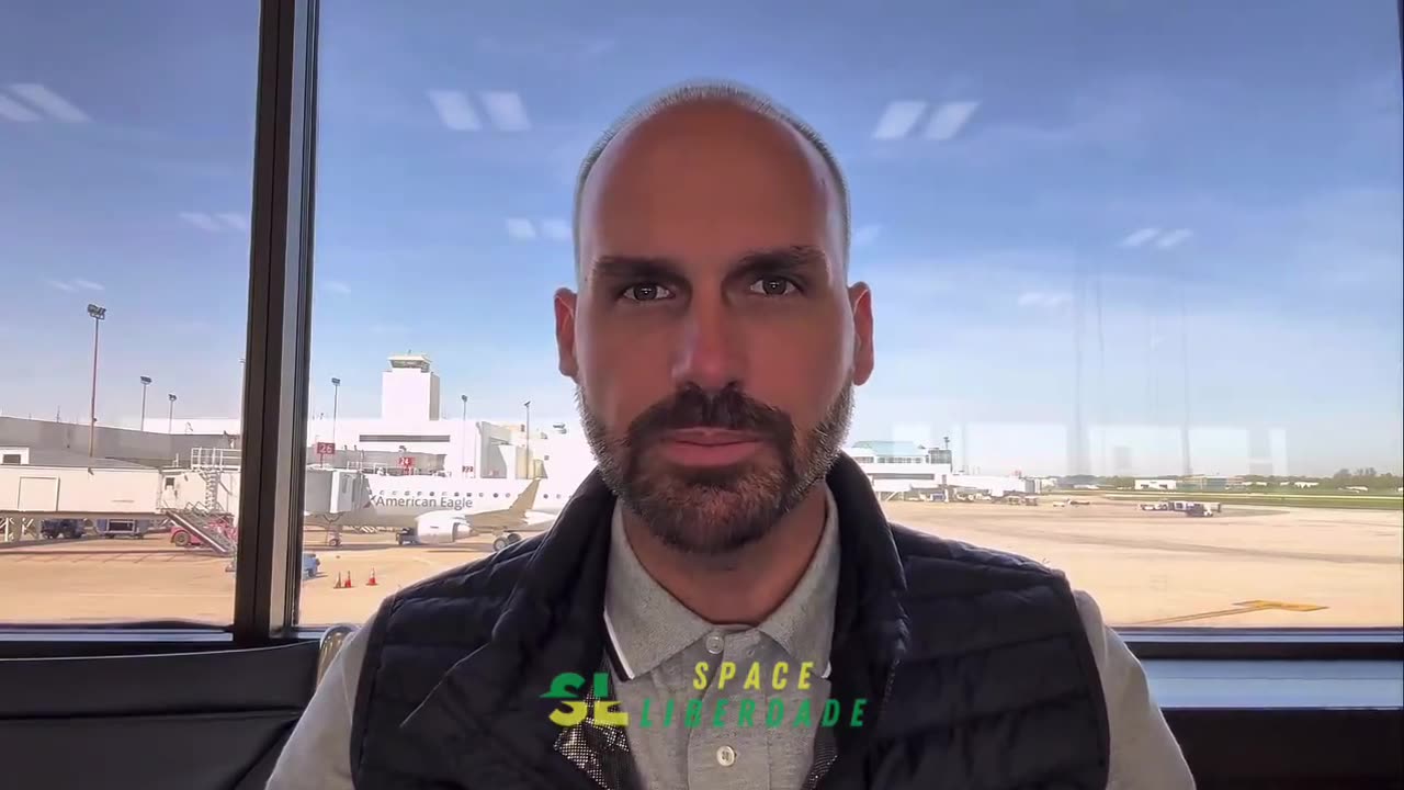 Eduardo Bolsonaro diz que Filipe Martins e os demais réus do suposto golpe não terão um julgamento justo porque Moraes quer atingir Bolsonaro