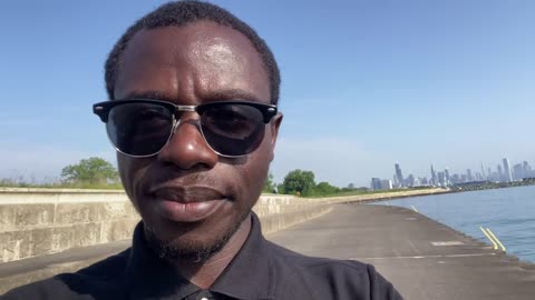 À 26 ans, il croule sous les dettes : la vérité sur le piège des cartes de crédit aux USA
