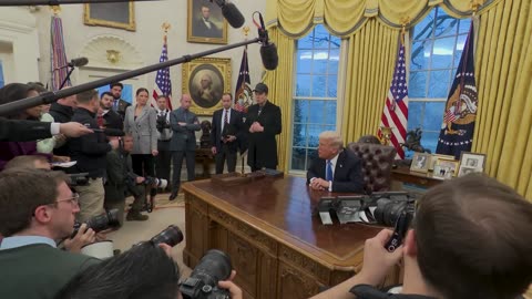 📜 PRESIDENT TRUMP SIGNS EXECUTIVE ORDERS IN THE OVAL OFFICE | February 11, 2025! 🇺🇸🏛️