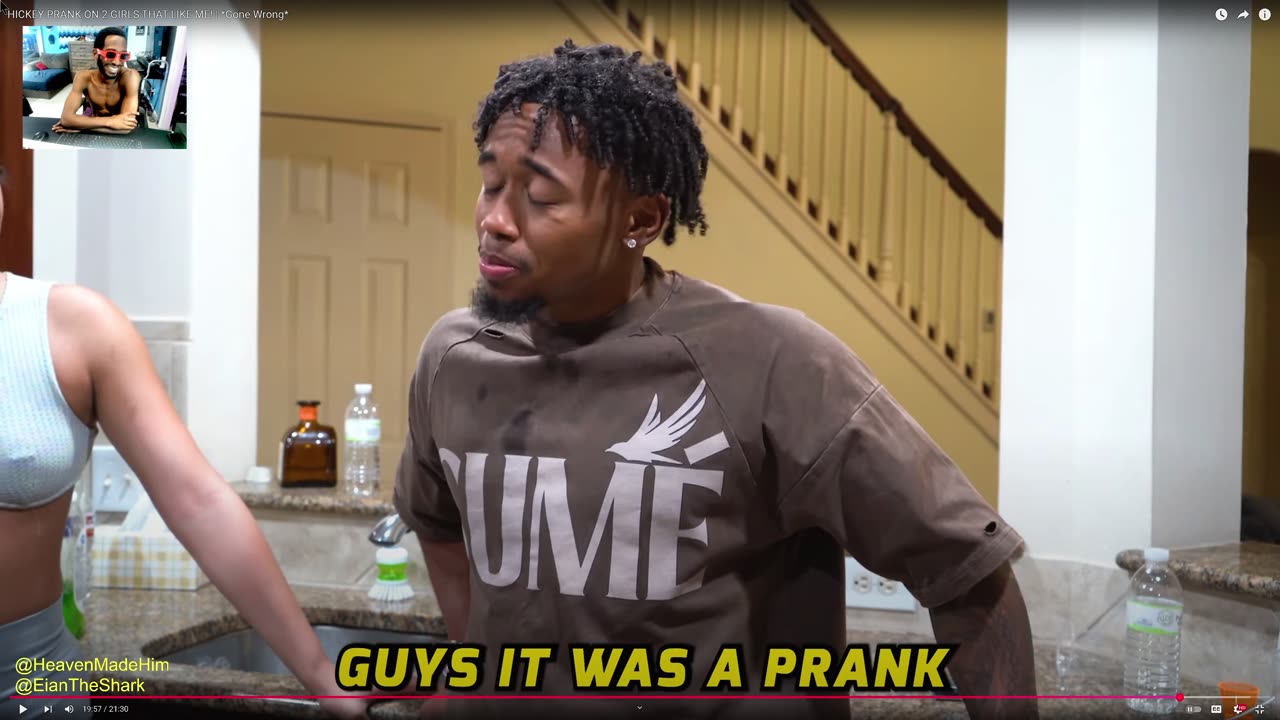 SmoothGio HICKEY PRANK ON 2 GIRLS THAT LIKE ME! Gone Wrong reaction