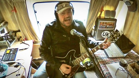 Rob Redhead - Ziggy Stardust / Bowie Cover Song