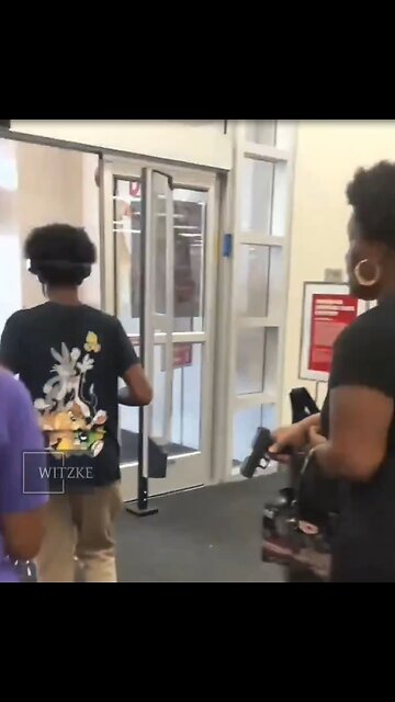 Woman caught shoplifting with her children pulls guns on customers trying to stop