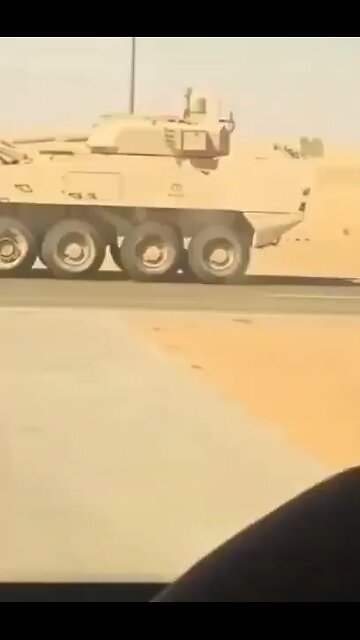 🇸🇦 🇾🇪 Saudi Arabia's armored vehicles move toward Yemen’s
