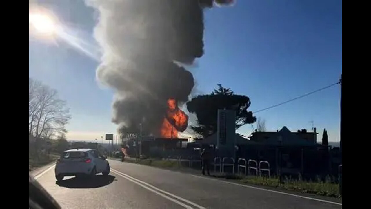 Explosion rocks Rome
