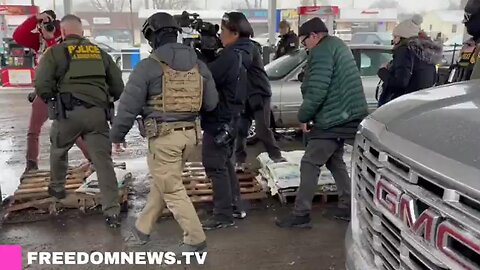 Minneapolis Speedway: “We do not support ICE, get off of our property.” Big mistake. 'Boycott speedway'