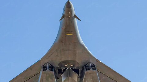 Flying US Gigantic Supersonic Bomber