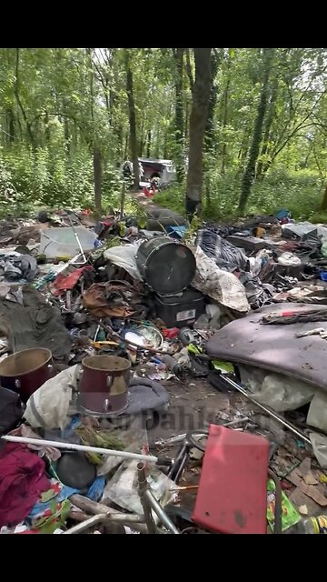 YEARS OF PILED UP RUBBISH⛺️🌲🚮🌲📸FOUND IN PORTLAND FOREST🌳🚯🌾🌲💫