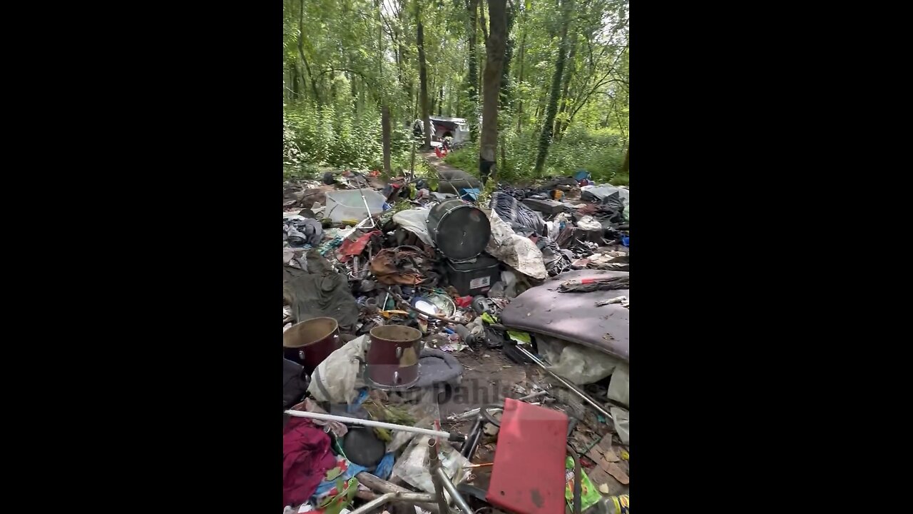 YEARS OF PILED UP RUBBISH⛺️🌲🚮🌲📸FOUND IN PORTLAND FOREST🌳🚯🌾🌲💫