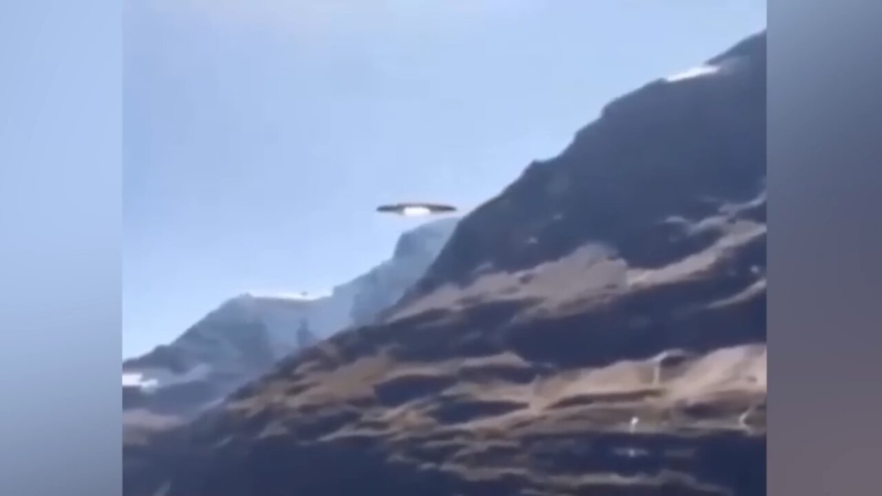 Pilots Spot UFO over Mountains