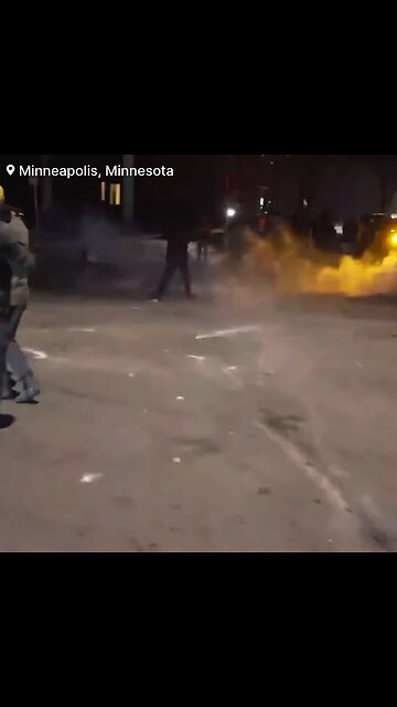 👮‍♂️ 🇺🇸 Anti-ICE protesters flee from federal agents where