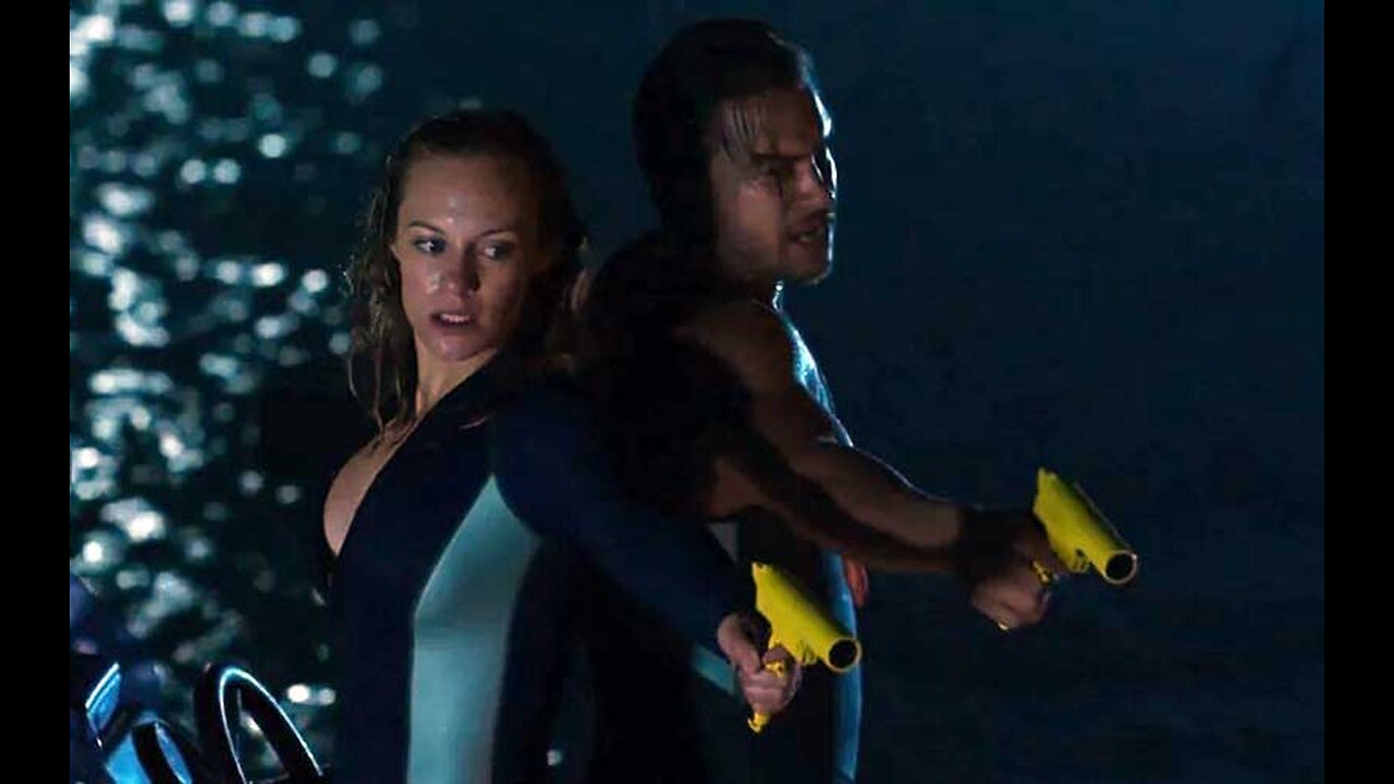 Deep Blue Sea 2 / Shooting Shark With Flare