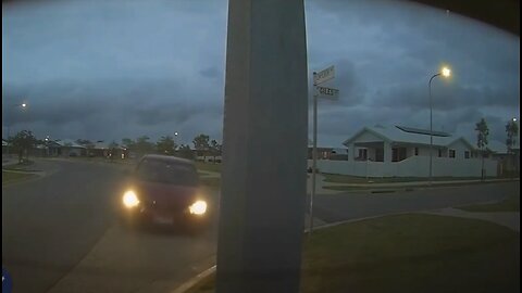 Aussiecams - Car clips gutter then crashes into parked car!