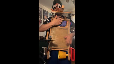 Googley eyed rhythm banger