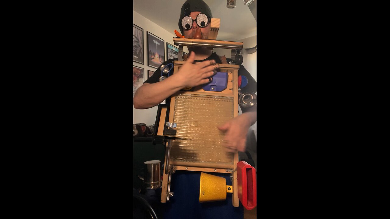 Googley eyed rhythm banger
