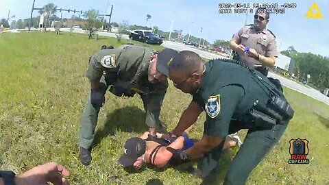 Woman Goes Wild: Attempts to Stab Police Officer on Bodycam
