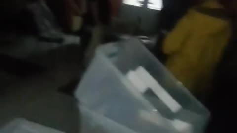 Chile - Precarias condiciones de vocales de mesa usados para fraude de primera vuelta