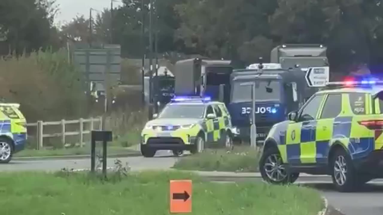 🏴󠁧󠁢󠁥󠁮󠁧󠁿 Meanwhile in England