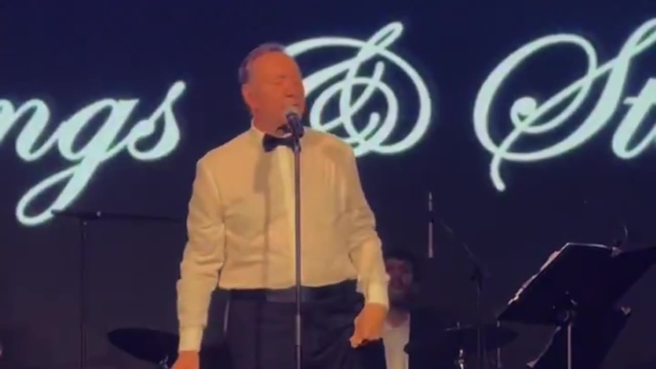 🟢 WHAT? Kevin Spacey Plays The Harmonica, Does Tap Dance and Full Jazz Routine In Tel Aviv