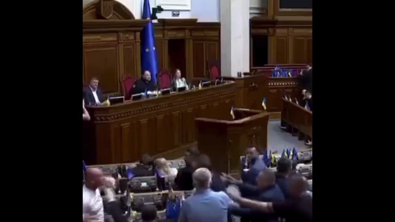 Ukrainë, rrëzohet ligji antikorrupsion, plas grushti në parlament