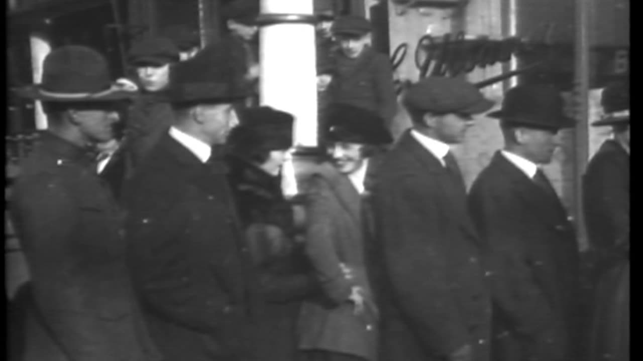 [PATHE NEWSREEL EXCERPTS] - [PATHE NEWSREEL EXCERPTS] - cbs-cbswwi-120
