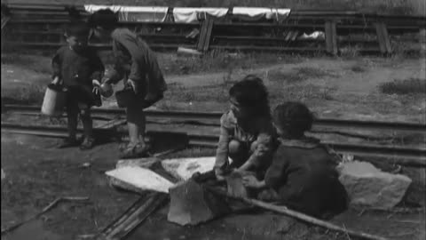 FIELD MARSHAL JAN S... - FIELD MARSHAL JAN SMUTS ARRIVES IN ROME, ITALY ; REFUGEES AT - 111-adc-1390