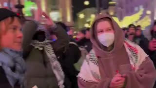Greta Thunberg and pro-Palestinian activists block Piccadilly Circus