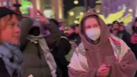 Greta Thunberg and pro-Palestinian activists block Piccadilly Circus