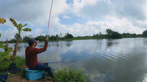 Walleye Bait Fishing in River Drop-Offs