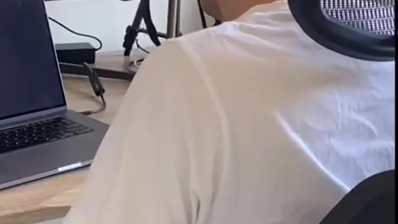 Always manages to remove his hands 😅