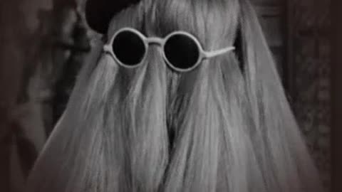 The Addams Family S2 E01 - My Fair Cousin Itt