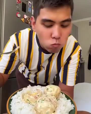 Chicken cutlets with cheese in cream sauce