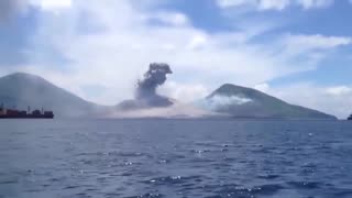 Boaters experience a shock wave from volcanic eruption in Papua New Guinea