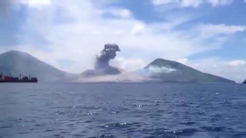 Boaters experience a shock wave from volcanic eruption in Papua New Guinea